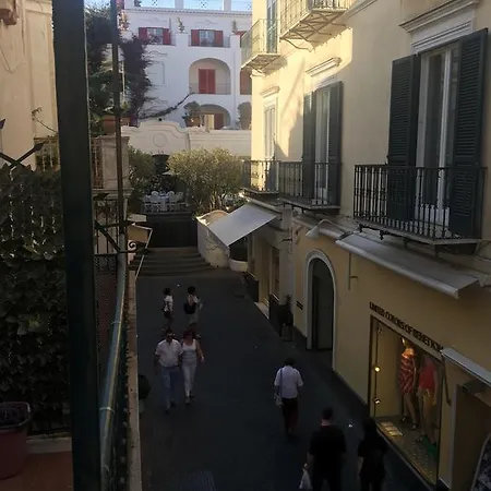 Via Vittorio Emanuele 50 *